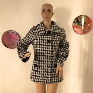 Houndstooth Tweed winter coat by Pudding. Size small. Black, grey, white.